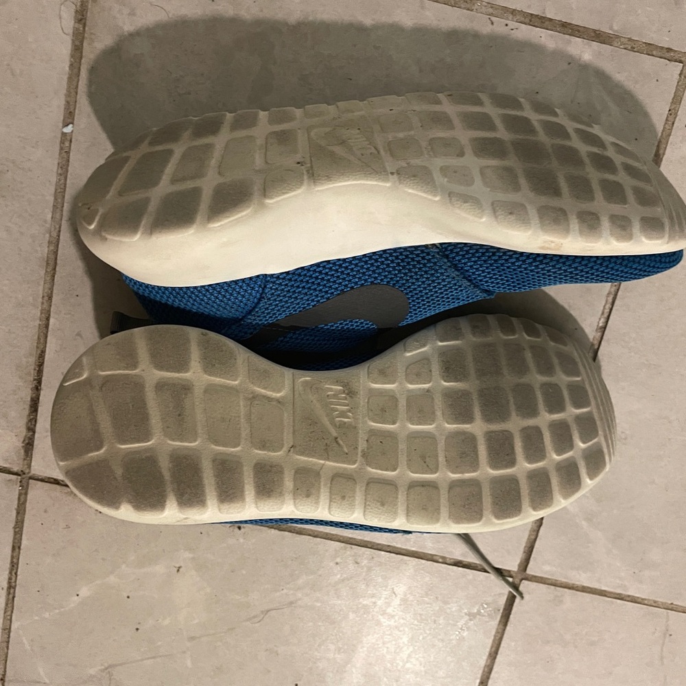 Blue Nike Running Shoes - Picture 5 of 7